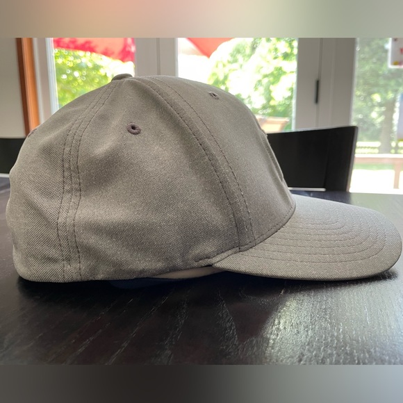 Travis Mathew Golf Hat S/M Small Medium Cap Athletic Light Gray FlexFit - Picture 6 of 7